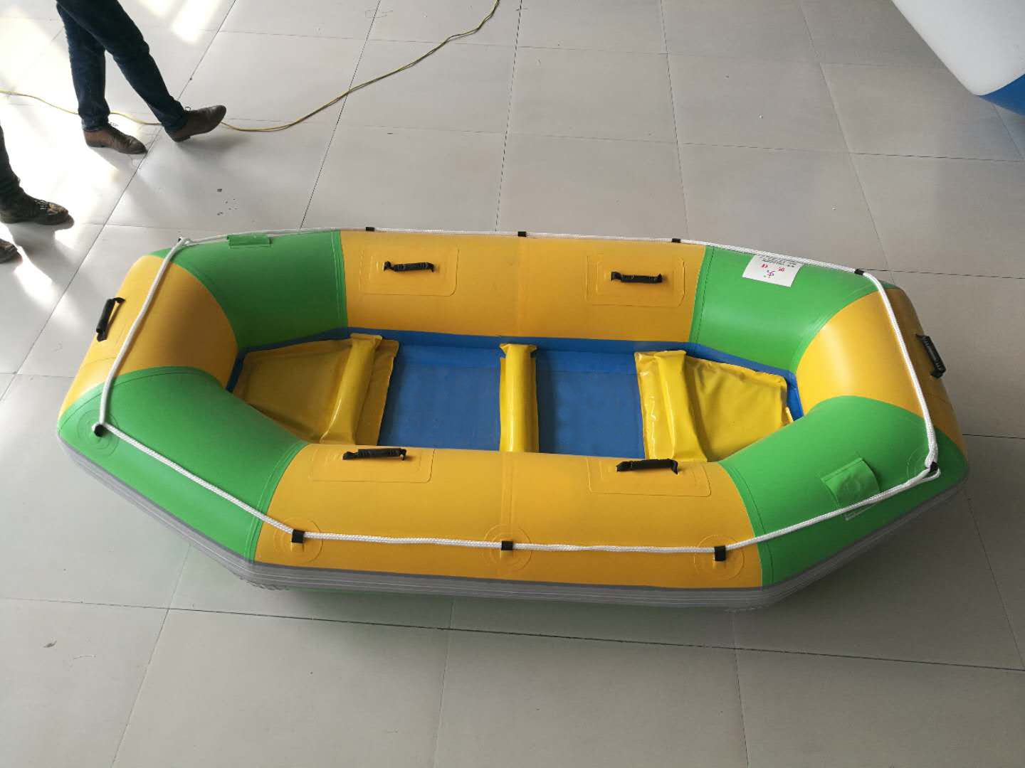 PVC充气船适合在什么水域游玩？